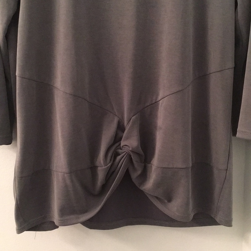 Knotted in the front athleasure top - Picture 3 of 4